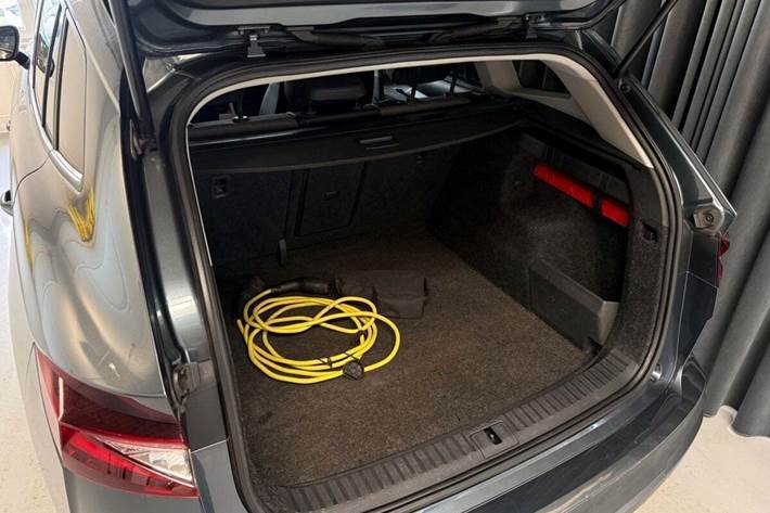 Grå Skoda Enyaq fra 2021