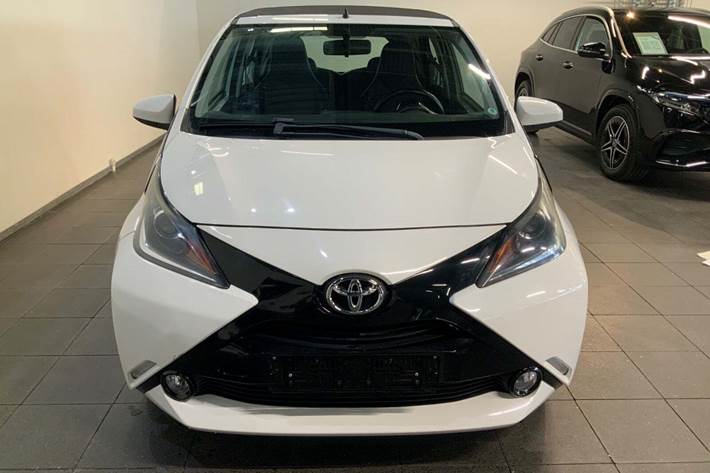 Hvid Toyota Aygo fra 2015