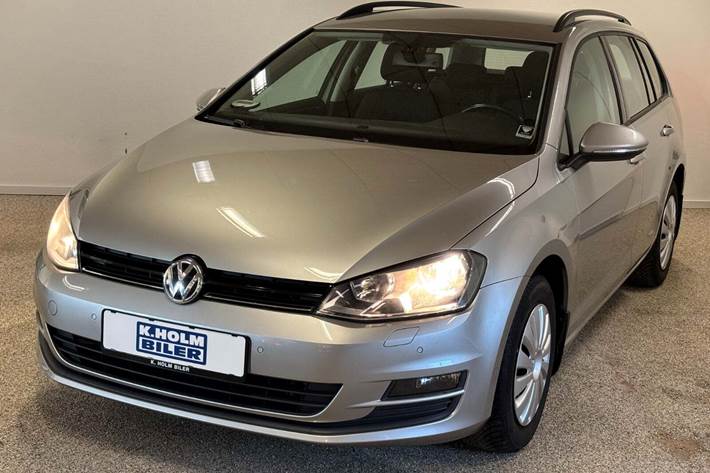 Grå VW Golf VII fra 2014 set udefra