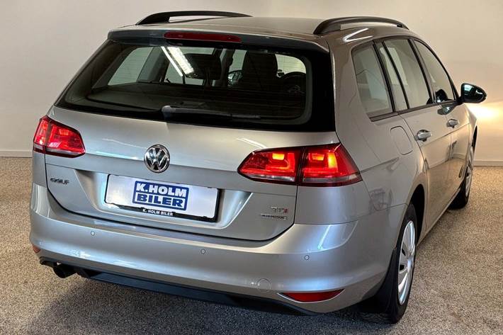 Grå VW Golf VII fra 2014