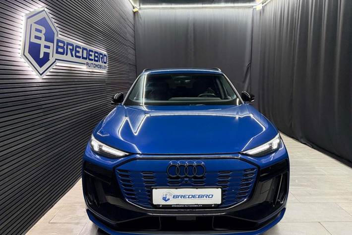 Sort Audi Q6 e-tron fra 2025