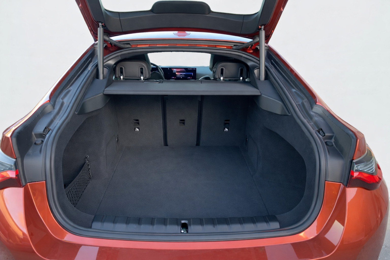 Orange BMW i4 fra 2023