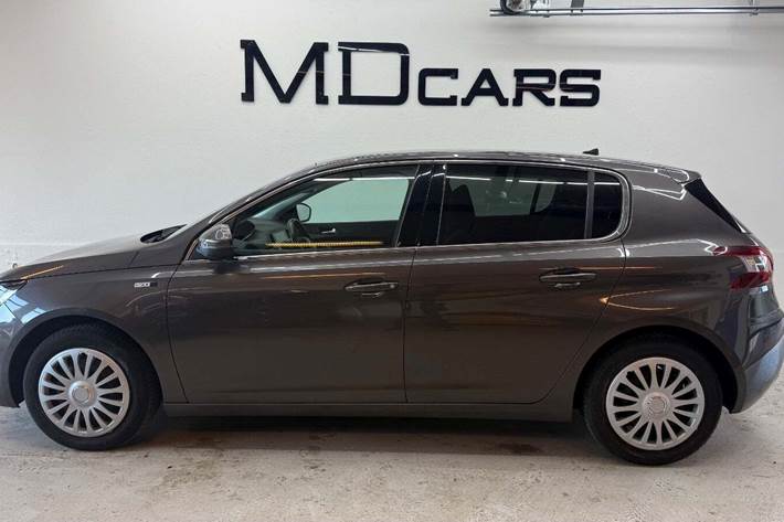 Grå Peugeot 308 fra 2016