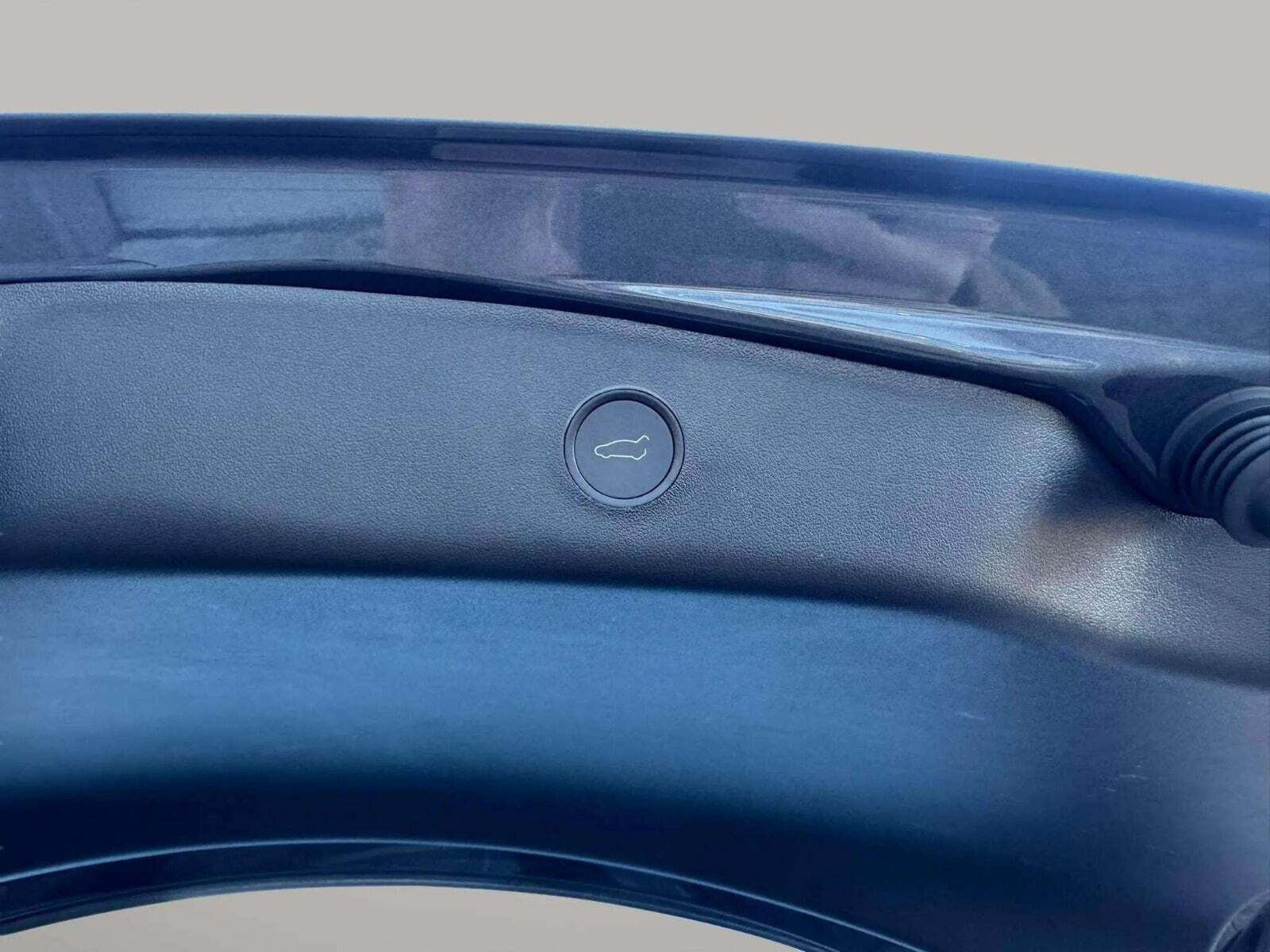 Hvid Tesla Model 3 fra 2022