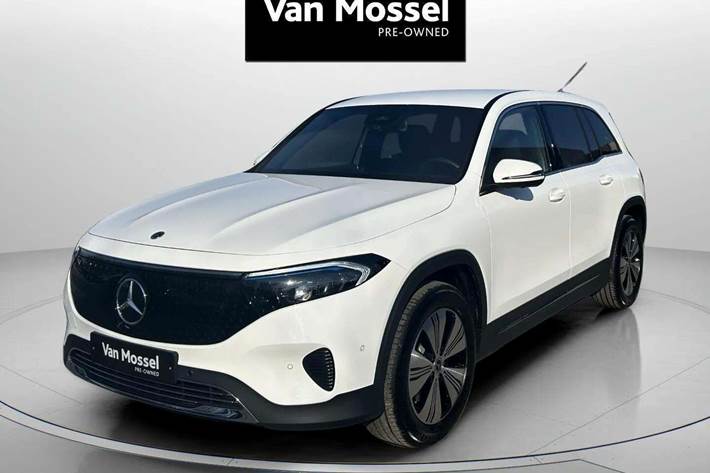 Hvid Mercedes EQB250+ fra 2024 set udefra