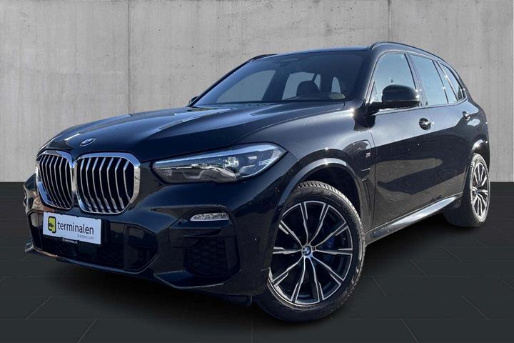 Sort BMW X5 fra 2021 set udefra