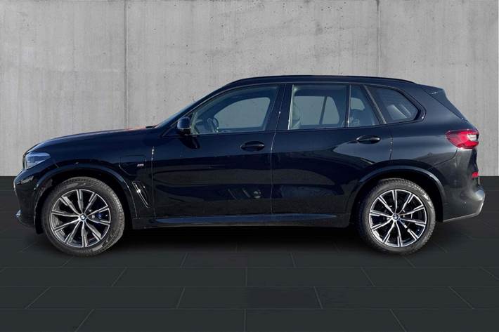 Sort BMW X5 fra 2021