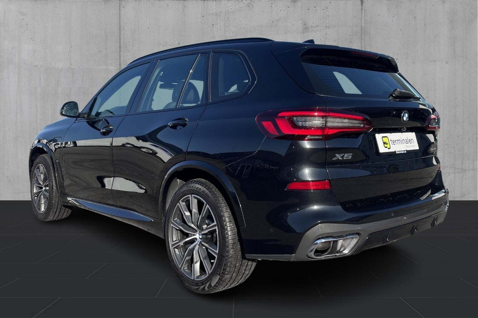Sort BMW X5 fra 2021