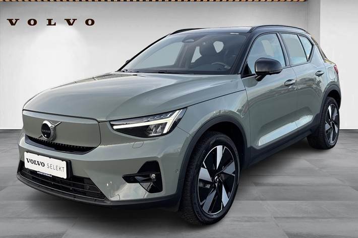 Grøn Volvo XC40 fra 2024 set udefra
