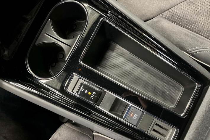 Hvid Skoda Enyaq fra 2023