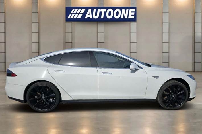 Hvid Tesla Model S fra 2014