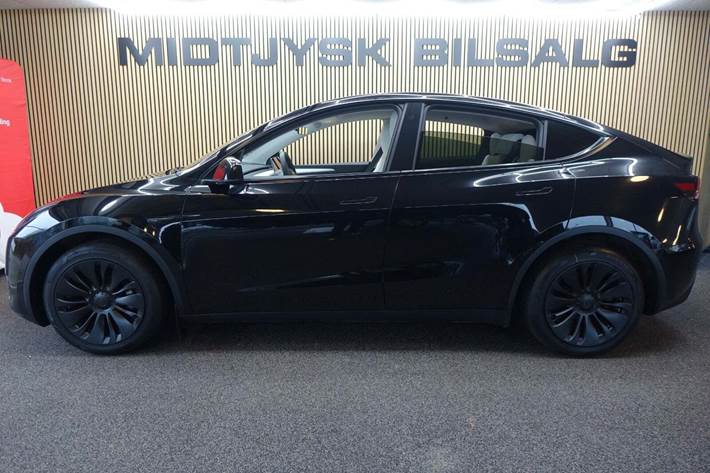 Sort Tesla Model Y fra 2022