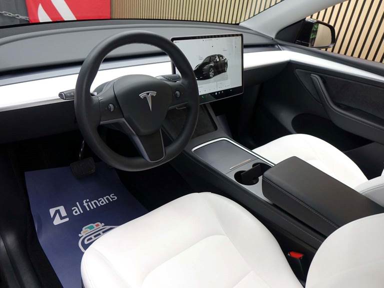 Tesla Model Y Long Range AWD