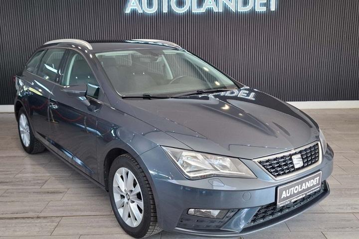 Grå Seat Leon fra 2019 set udefra