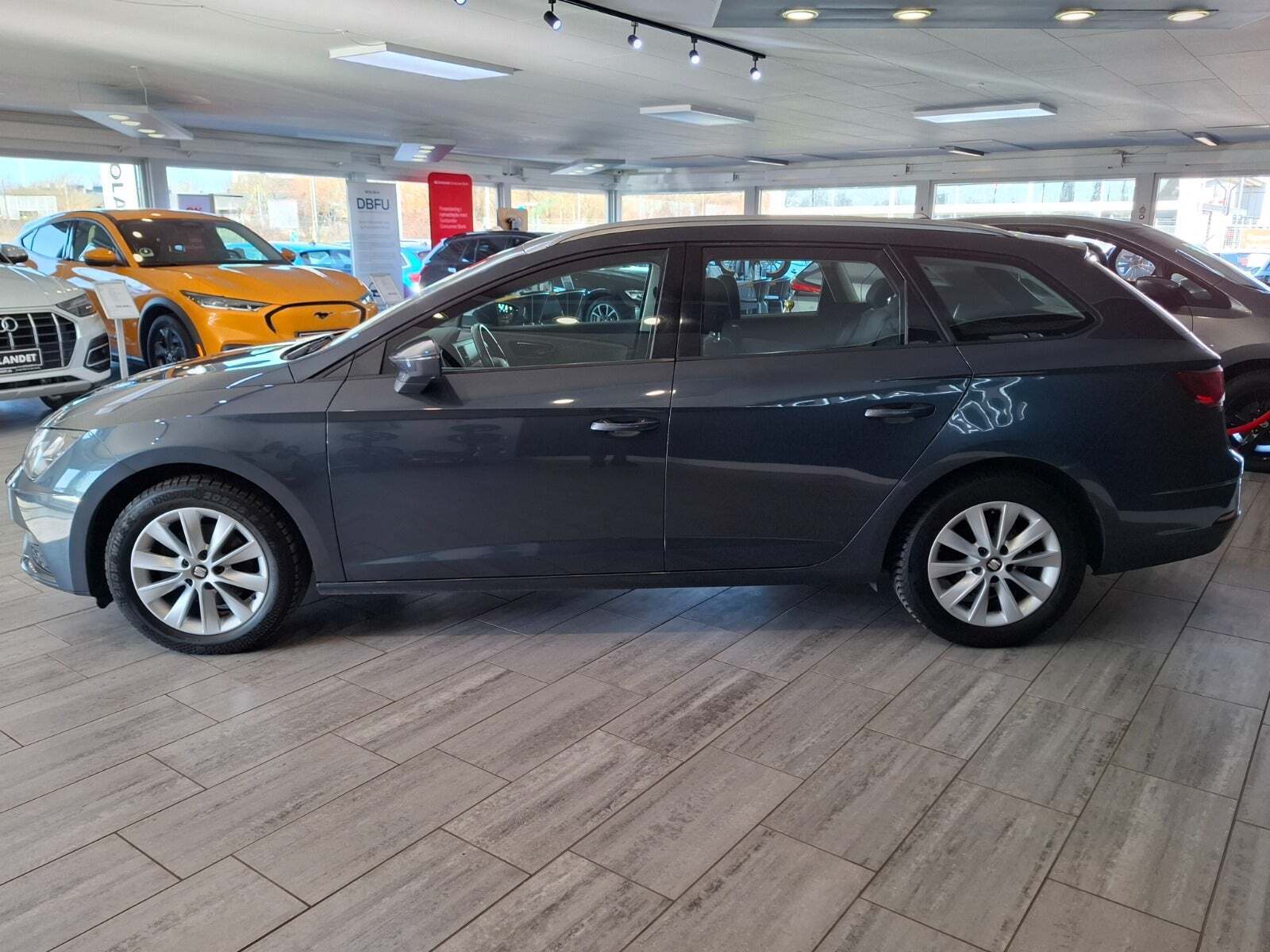 Grå Seat Leon fra 2019
