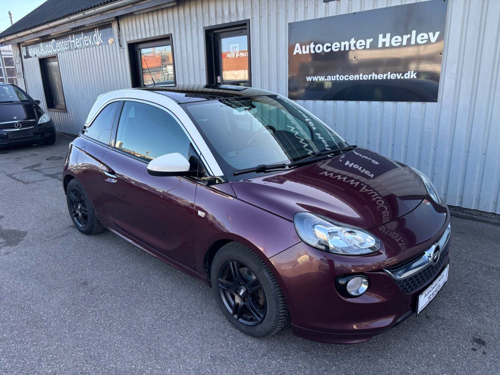 Rød Opel Adam fra 2013