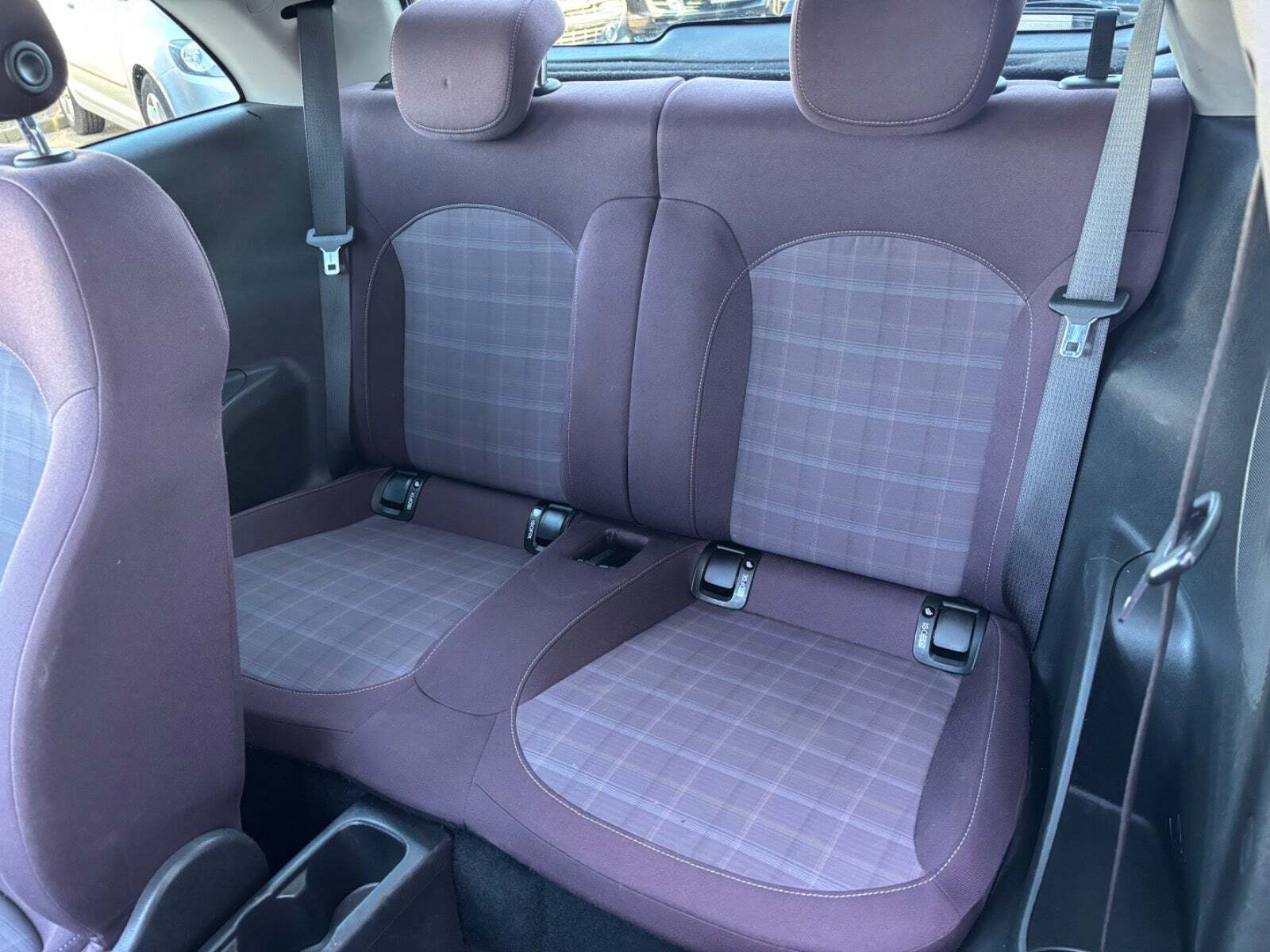 Rød Opel Adam fra 2013