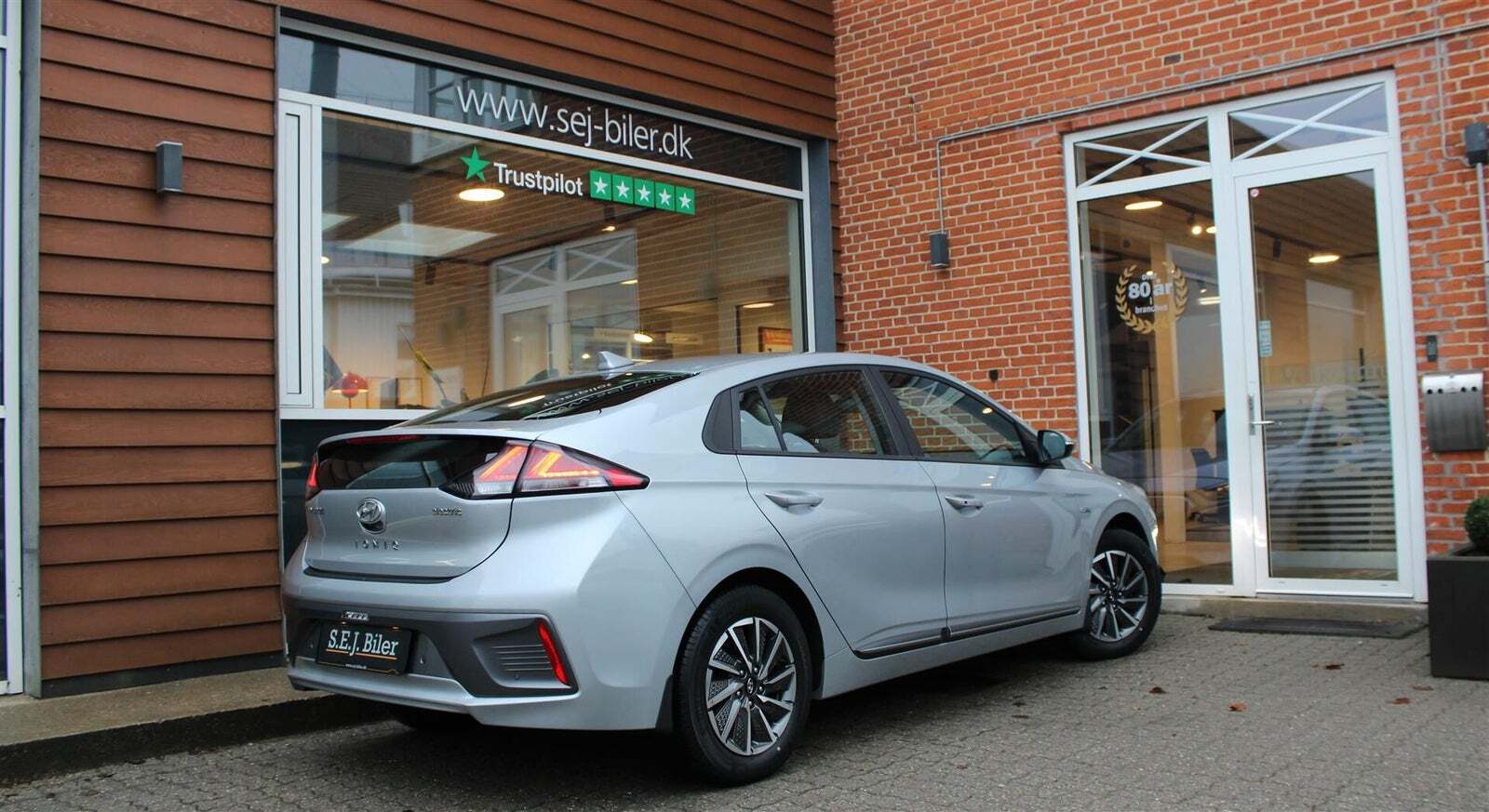 Grå Hyundai Ioniq fra 2020