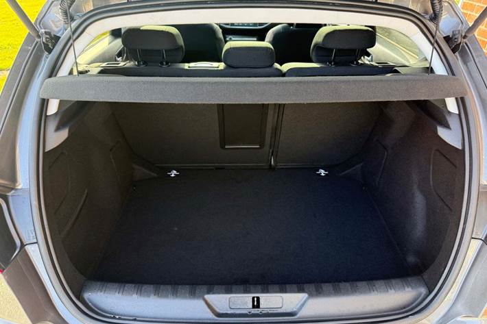 Grå Peugeot 308 fra 2018