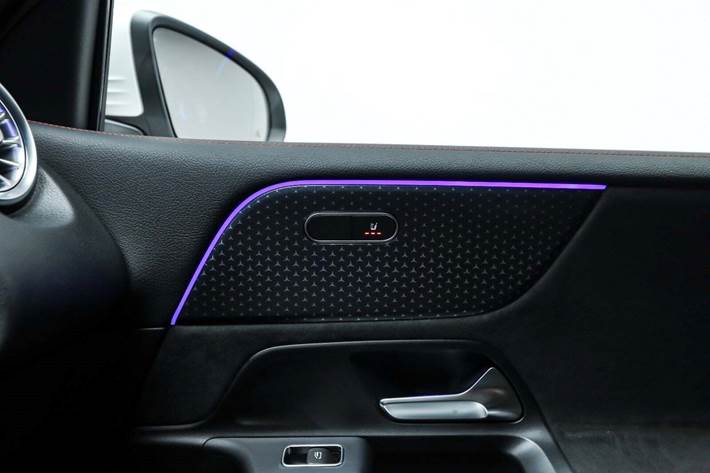 Hvid Mercedes EQB250+ fra 2026