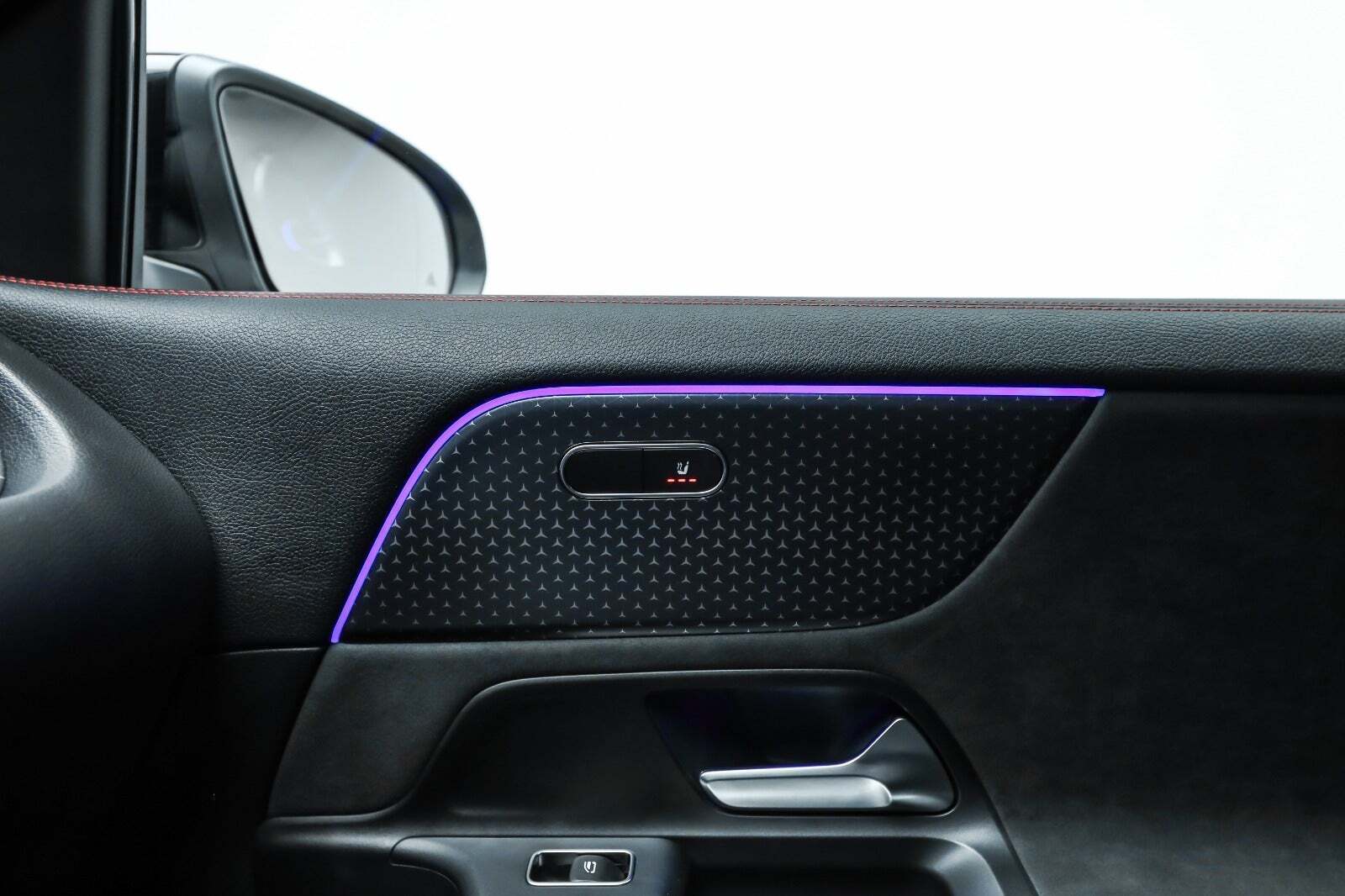 Sort Mercedes EQA350 fra 2025