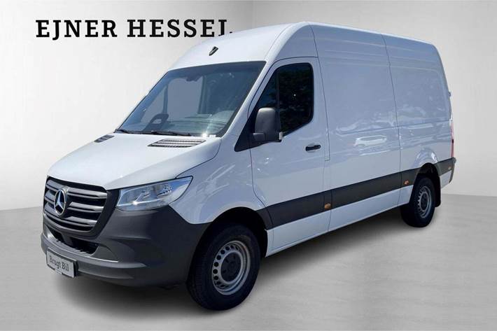 Hvid Mercedes Sprinter 317 fra 2024
