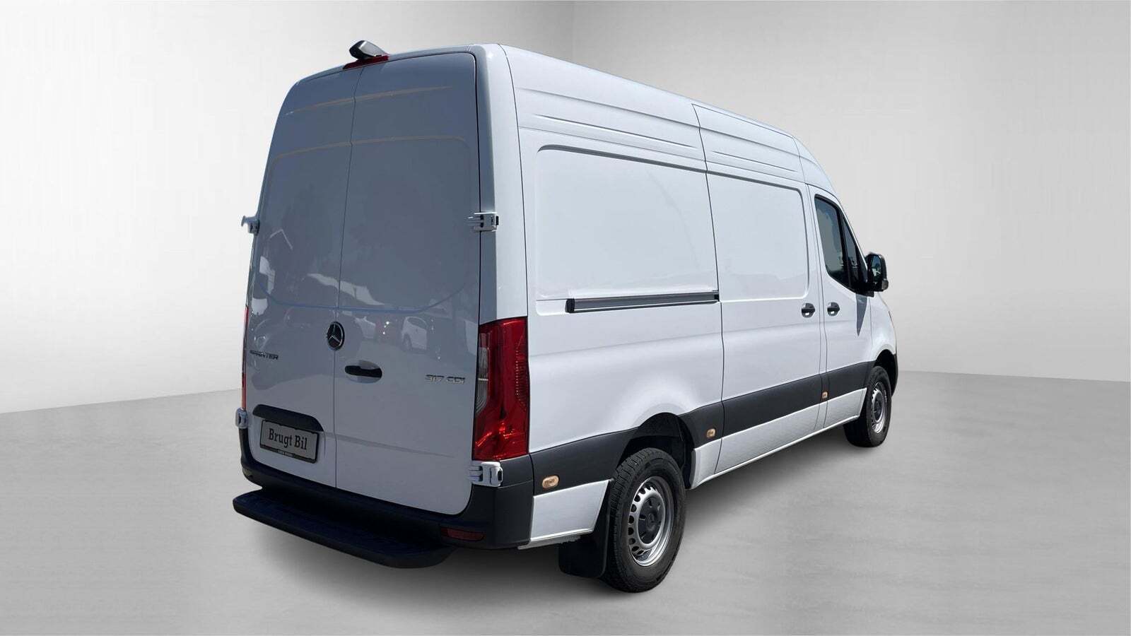 Hvid Mercedes Sprinter 317 fra 2024