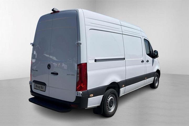 Hvid Mercedes Sprinter 317 fra 2024