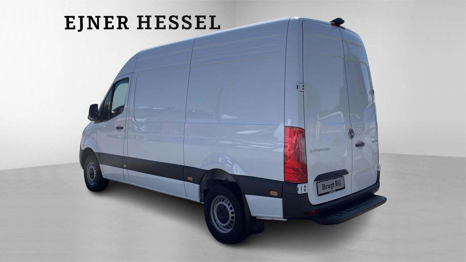 Hvid Mercedes Sprinter 317 fra 2024