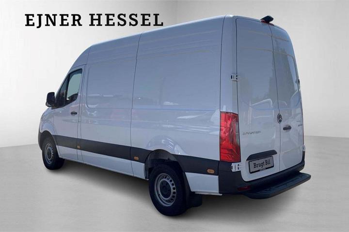 Hvid Mercedes Sprinter 317 fra 2024