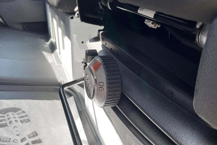 Hvid Mercedes Sprinter 317 fra 2024