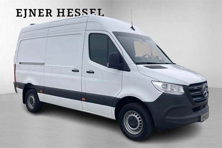 Hvid Mercedes Sprinter 317 fra 2024