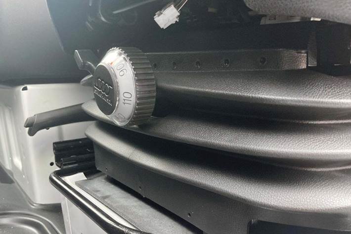 Hvid Mercedes Sprinter 317 fra 2024