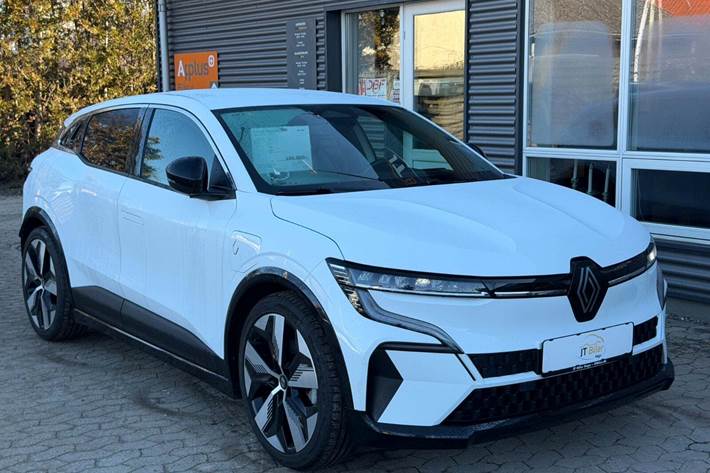 Hvid Renault Megane E-Tech fra 2023 set udefra