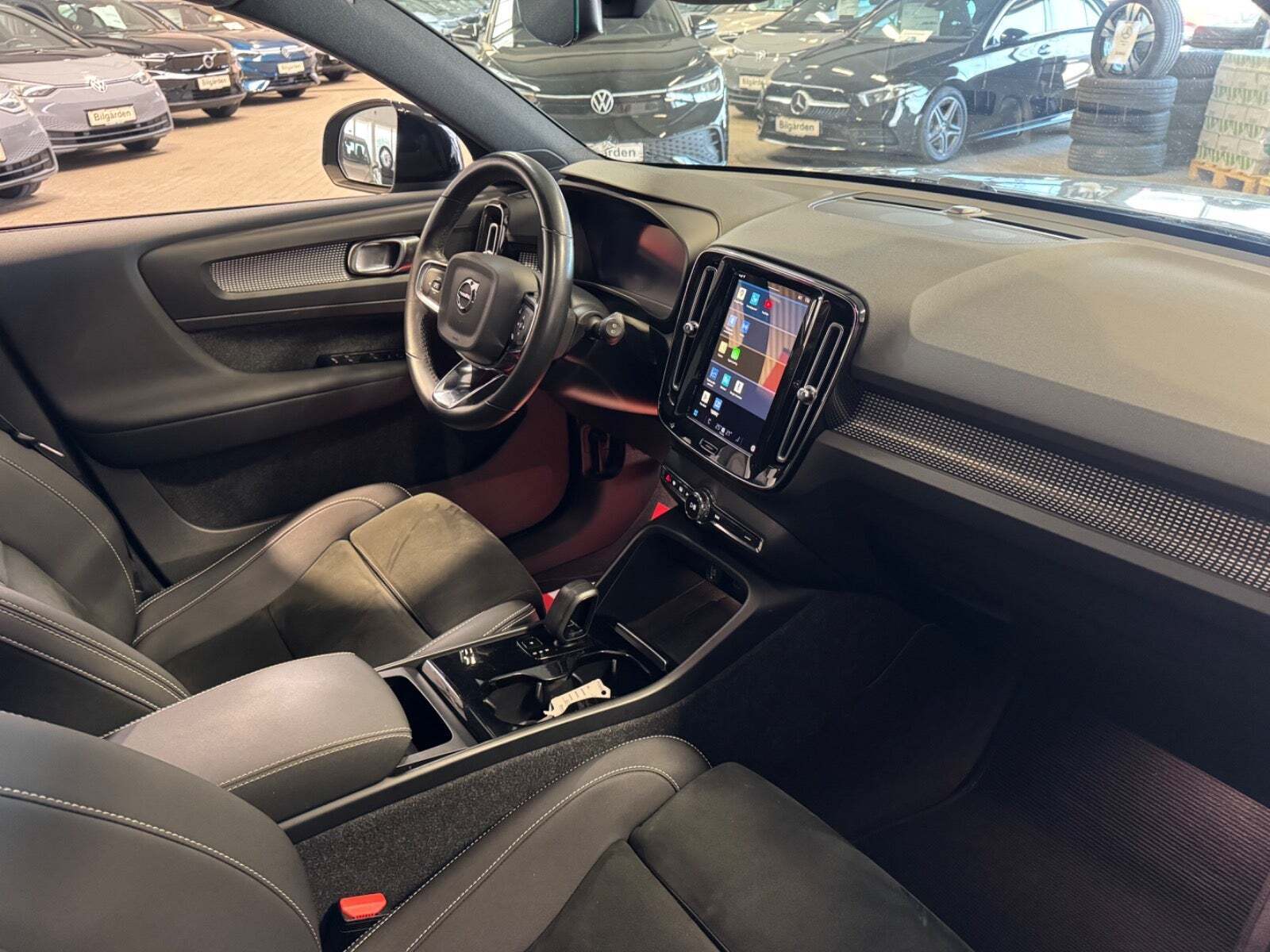 Grå Volvo XC40 fra 2022