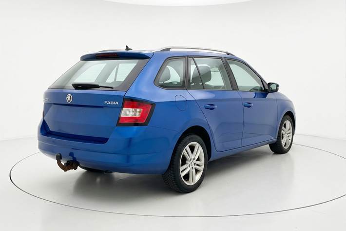 Blå Skoda Fabia fra 2016