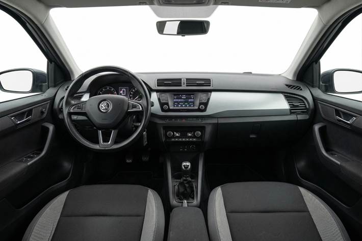 Blå Skoda Fabia fra 2016