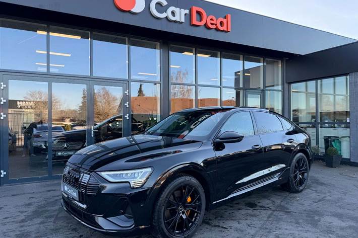 Sort Audi e-tron fra 2022 set udefra