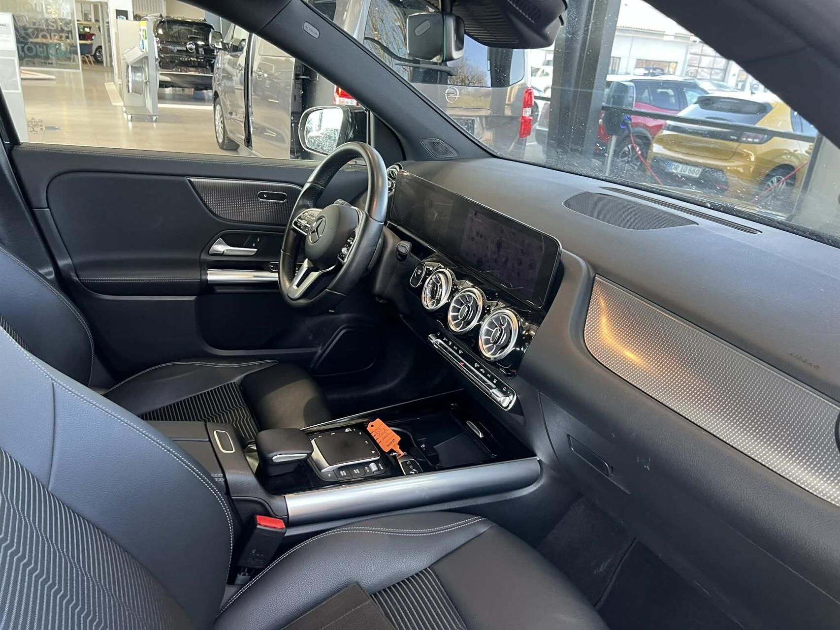 Sort Mercedes EQA 250 fra 2022