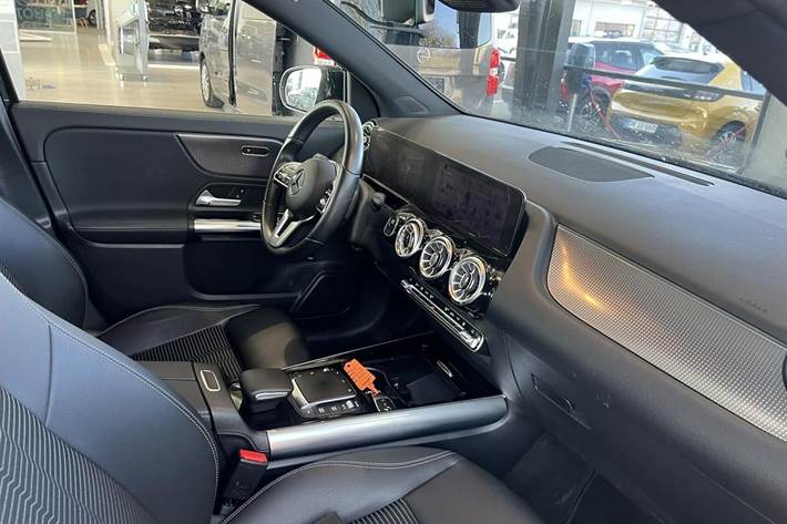 Sort Mercedes EQA 250 fra 2022