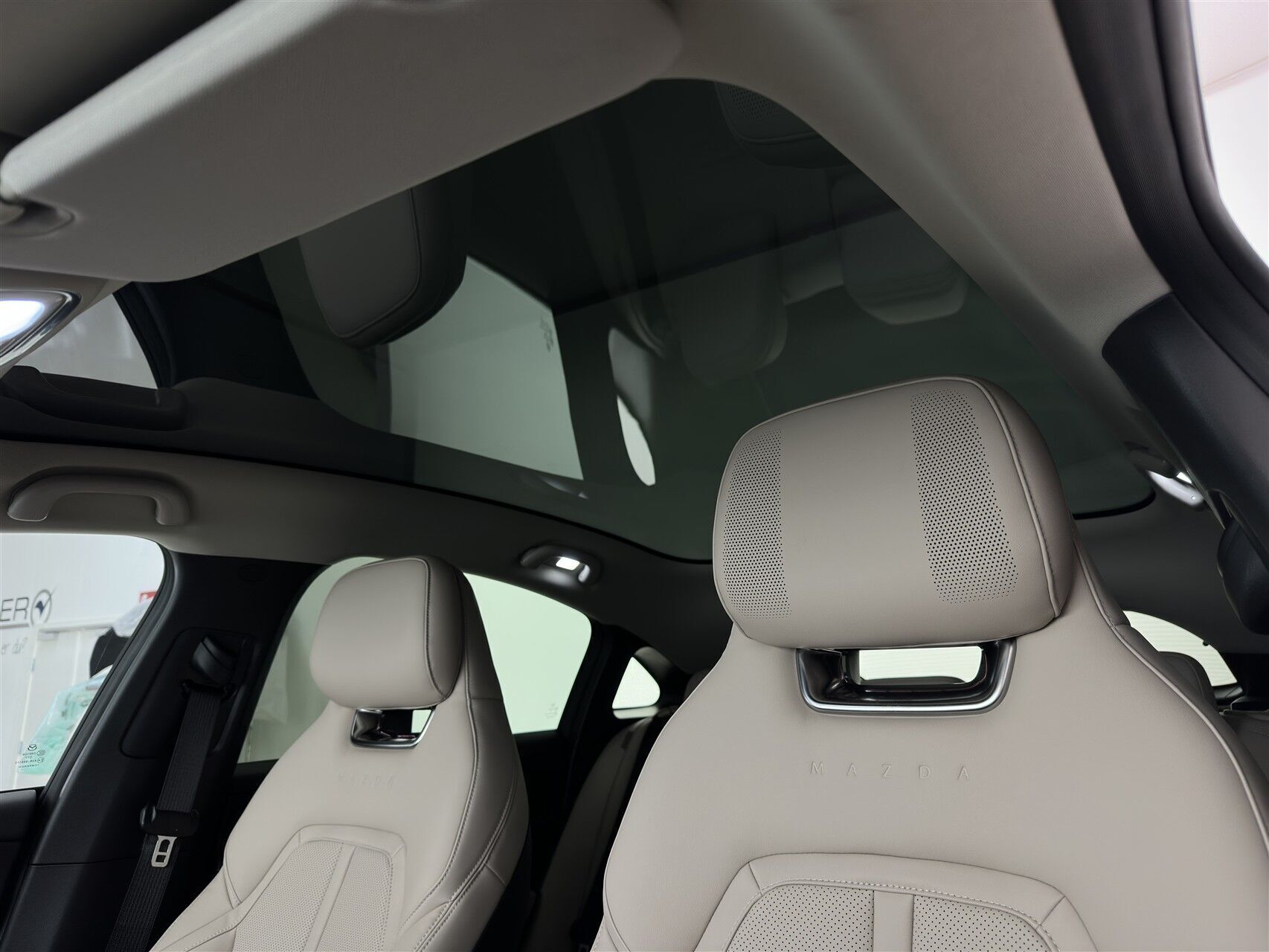 Rød Mazda 6e fra 2026