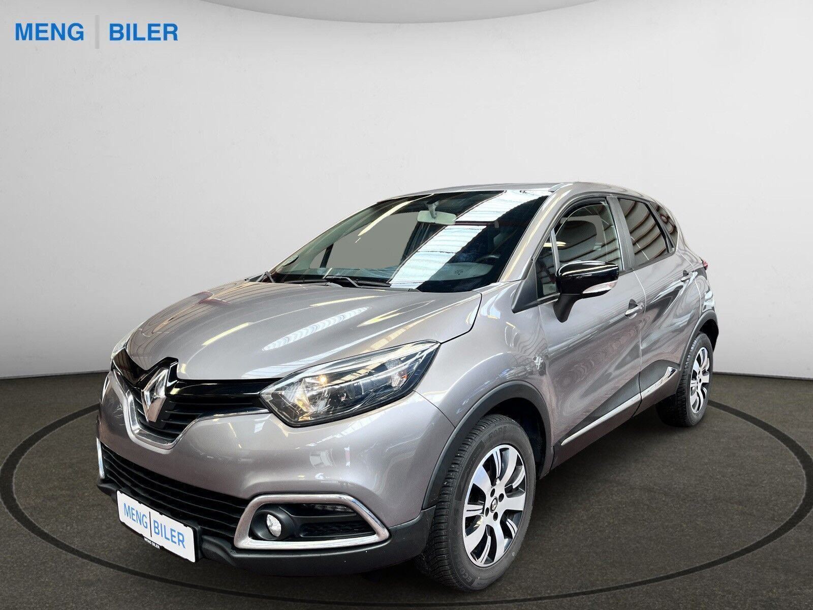 Grå Renault Captur fra 2017 set udefra