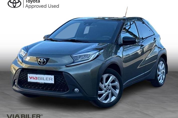 Grøn Toyota Aygo X fra 2022 set udefra
