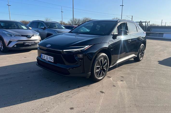 Sort Toyota BZ4X fra 2026 set udefra