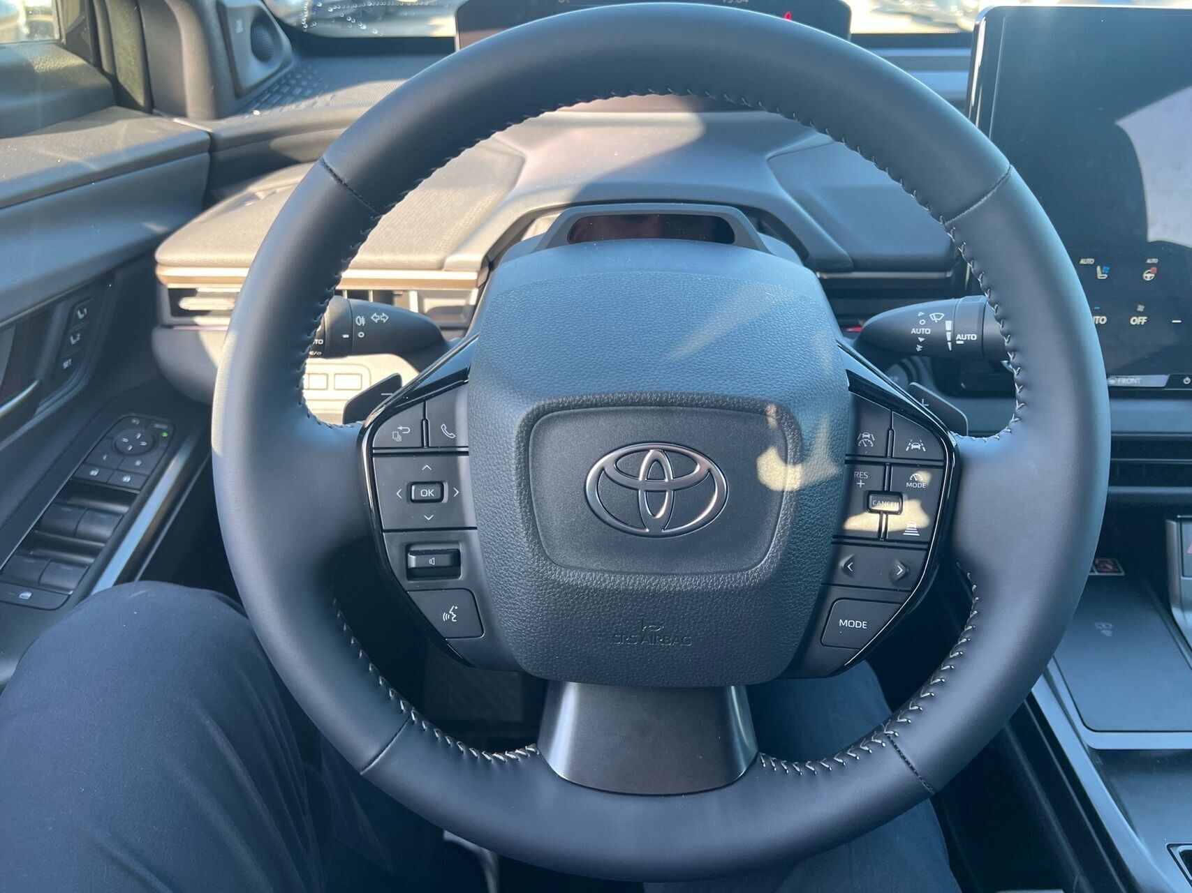 Sort Toyota BZ4X fra 2026