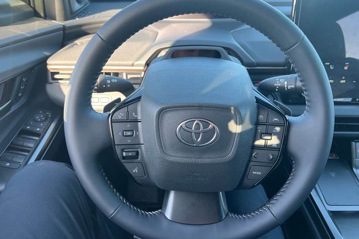 Sort Toyota BZ4X fra 2026