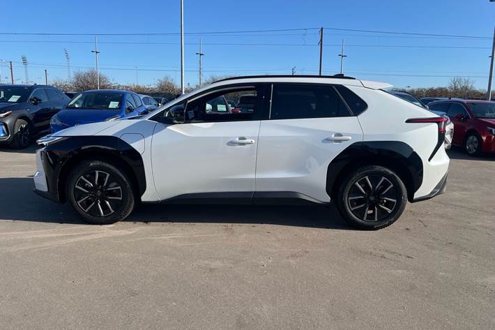 Hvid Toyota BZ4X fra 2026