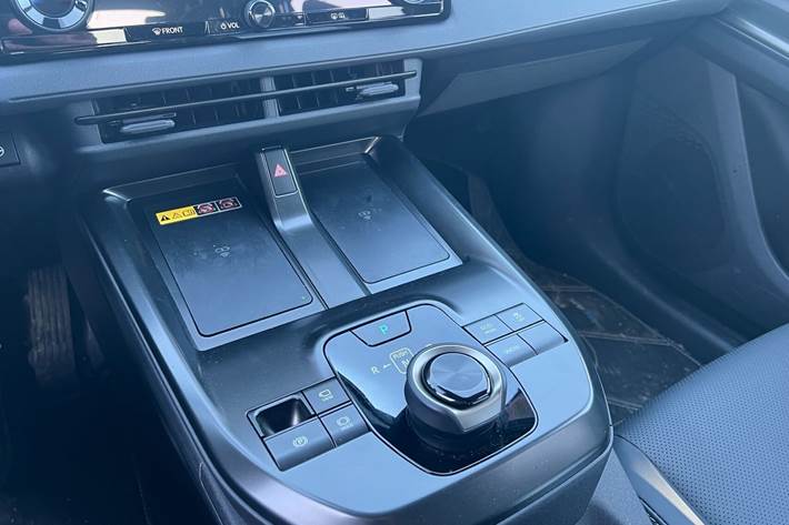 Hvid Toyota BZ4X fra 2026