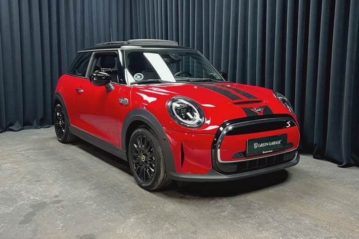 Rød Mini Cooper fra 2022