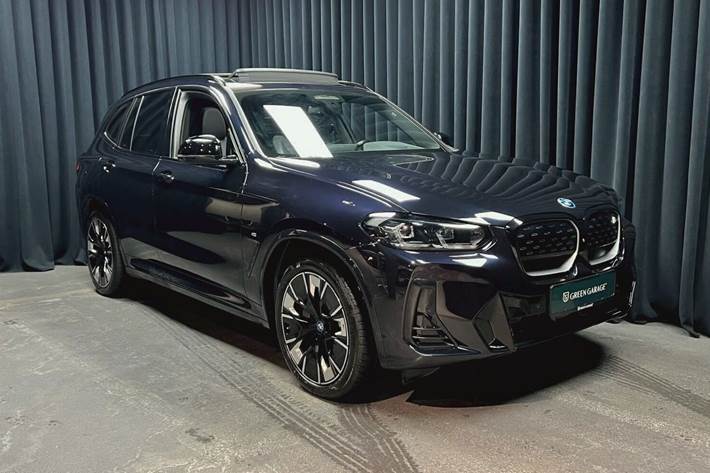 Sort BMW iX3 fra 2023 set udefra